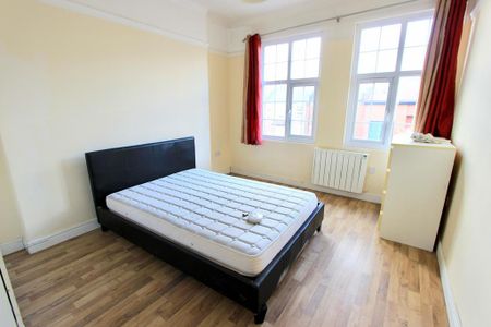 3 bedroom flat to rent - Photo 2