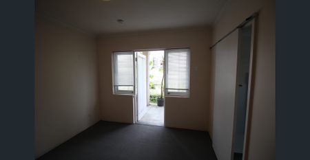 One Bedroom Unit - Superb Location! - Photo 2