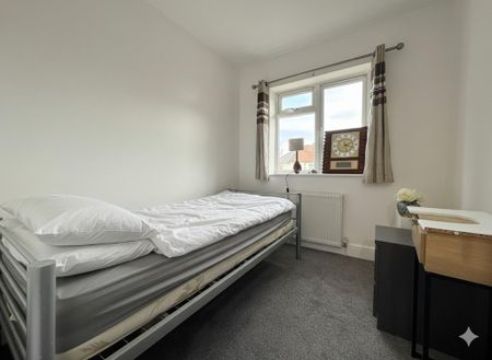 3 bedroom flat to rent - Photo 3