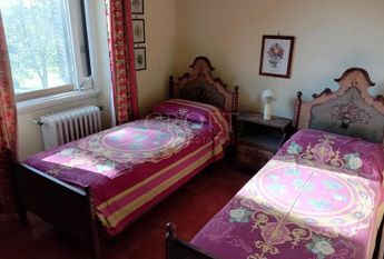 Ardeatina-Divino Amore: Quiet, charming rustic villa, big and well-curated garden, 3 beds, 1 study, 3 baths, living room, kitchen, with terraces , AC and parking space. Ref 2322