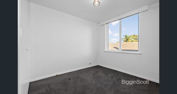 SPACIOUS THREE BEDROOM - Photo 1