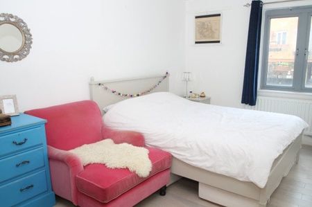 Hampton House, Battersea, London, SW8, Property for rent - Photo 2