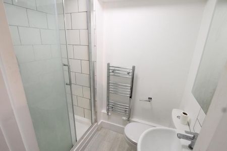 1 bedroom in a house share to rent - Photo 5