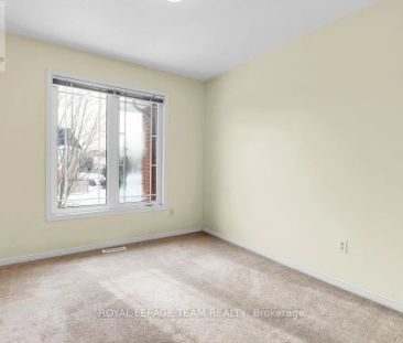 2047 DUNOLLIE CRESCENT - Photo 4