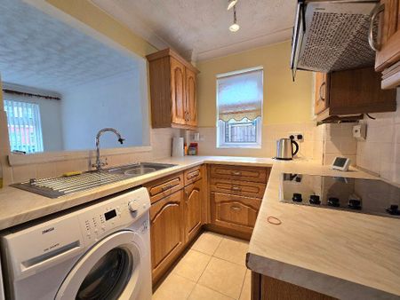 2 bedroom flat to rent - Photo 4