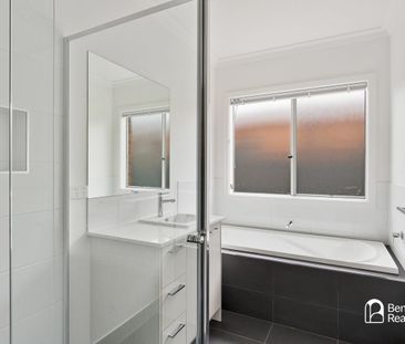 SPACIOUS FOUR-BEDROOM HOME WITH YEAR-ROUND COMFORT - Photo 4
