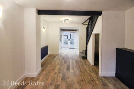 3 bedroom terraced house to rent - Photo 2