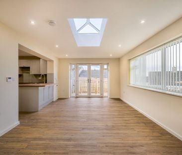 4 bedroom chalet to rent - Photo 1