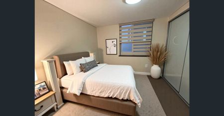 Spacious Two-Bedroom Apartment with Private Garden - Photo 2