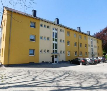 Einziehen und Wohlfühlen - renovierte 2-Zimmer-Wohnung mit Balkon in zentraler Lage... - Foto 4