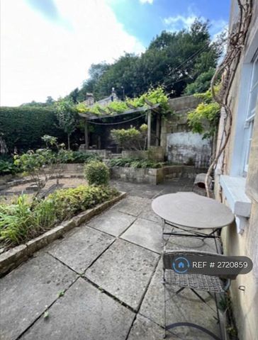 3 bedroom flat to rent - Photo 4