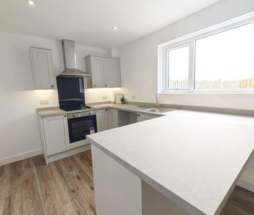 3 bedroom semi-detached house to rent - Photo 5