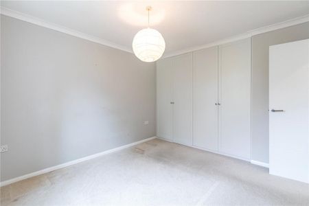 3 bedroom end of terrace house to rent - Photo 2