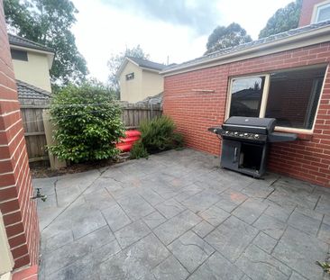 2/11 Somerset Road, Glen Iris VIC 3146 - Townhouse For Rent | Domain - Photo 2