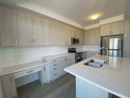 For Lease - 1183 Milland Drive, Oakville, Ontario - Photo 4