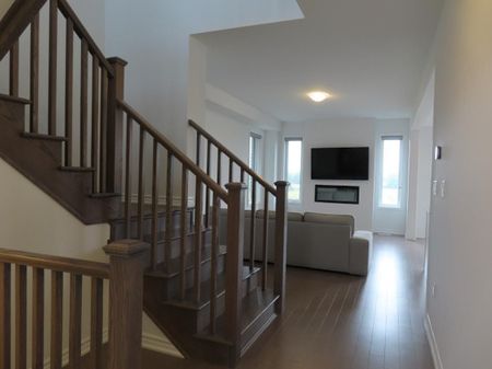 For Lease - 50 Yorkshire Drive, Barrie, Ontario - Photo 4