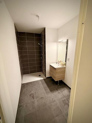 Location Appartement 4 pièces 77m² ORLEANS 45000 - Photo 5