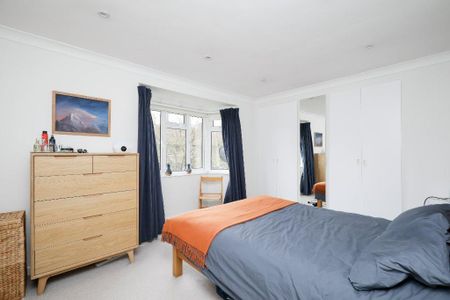 3 bedroom flat to rent - Photo 5