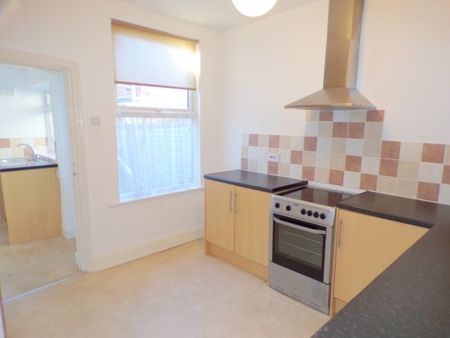 Churchill Avenue, Birkenhead - Photo 3
