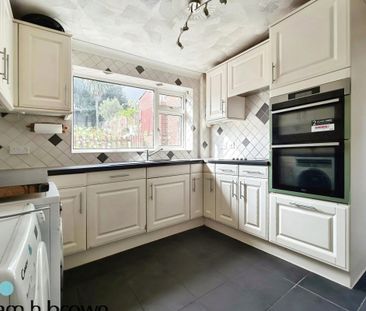 Booth Avenue - Photo 4