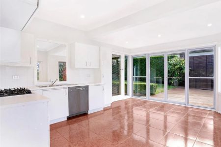 Charming Home in Prime Wahroonga Location. Step into comfort and convenience with this well-presented home in this highly sought-after suburb - Photo 3