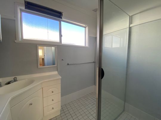 Ideal Coastal Home - Comfortable & Convenient - Photo 1