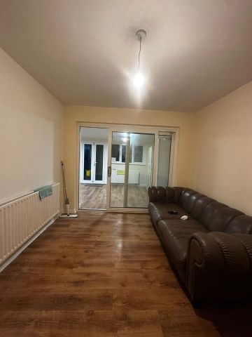 3 Bed Semi-Detached House, Beaulieu Close, CR4 - Photo 4