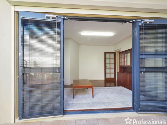 Perfect Lock & Leave Living in Sought-After Dianella - Fully Furnished with Utilities Included! - Photo 1