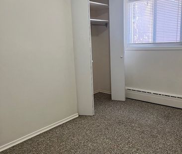 1 BDRM/1 BATH - 409 4TH AVE N - Available NOV 1 - Photo 5