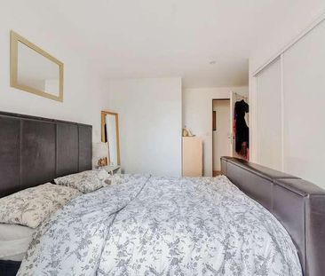 Woking, Surrey, GU21 - Photo 4