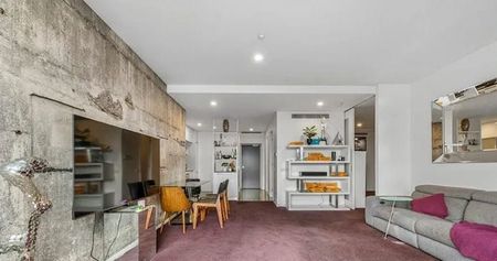 Experience Iconic Southbank Living in Eureka Tower - Photo 2