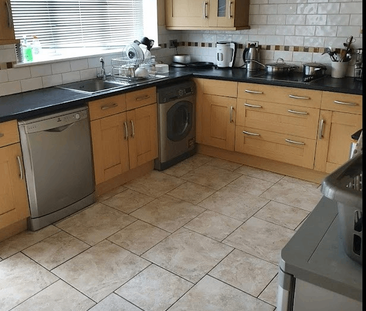 1 bedroom in a house share to rent - Photo 5