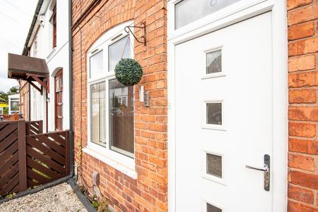 3 bedroom terraced house to rent - Photo 2