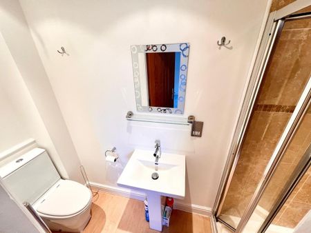 3 bedroom flat to rent - Photo 5