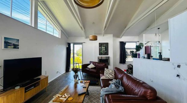 Modern comfort in Springvale - Photo 1