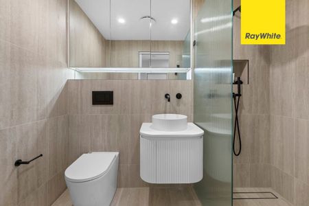 Renovated Large Three Bedroom House - Photo 2