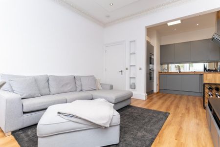 3 bedroom flat to rent - Photo 5