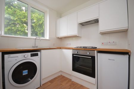 Flat to rent - Clarendon Rise, London, SE13 - Photo 3