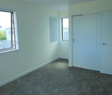 4 Bedrooms on Lockheed Street - Photo 2