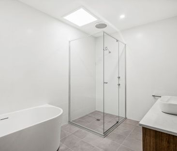 Stunning Brand New 3 Bedroom Duplex - Photo 4