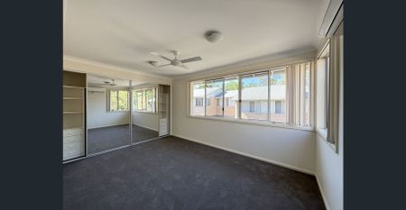Modern 3 bedroom Home - Available now - Photo 3
