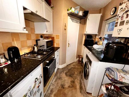 Eastbourne Avenue, Gateshead, Tyne and Wear, NE8 4NL - Photo 5