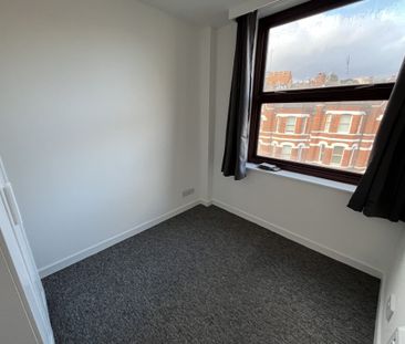 4 bed apartment to rent in St Peters Road, BH21 - Photo 4