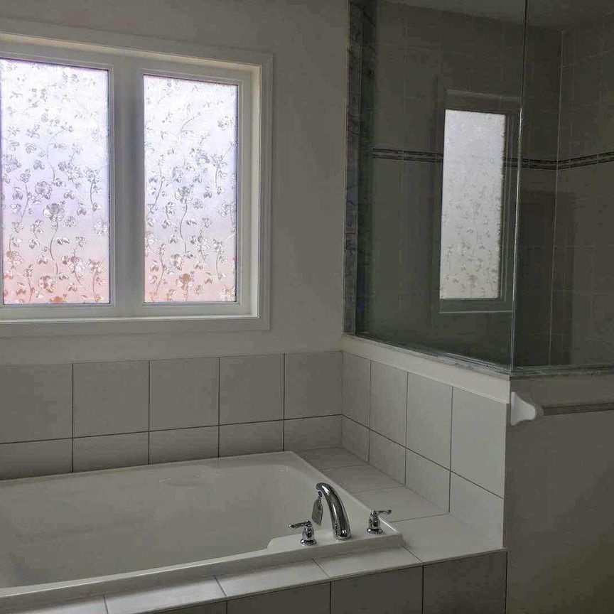 For Lease - 2585 Craftsman Drive, Oshawa, Ontario - Photo 1