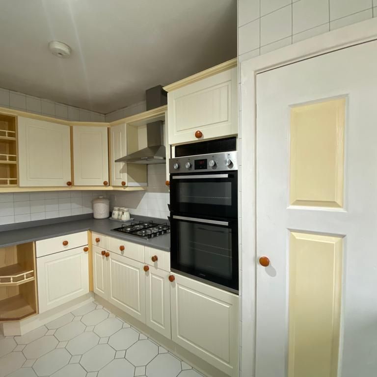 2 bedroom maisonette to rent - Photo 1