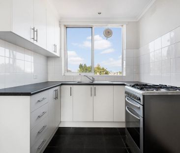 Light-Filled Two-Bedroom Apartment in the Heart of Prahran - Photo 4