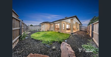 Prime Location Family Home with Solar System. - Photo 3