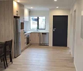 Modern Two Bedroom Townhouse in Prime Hamilton East Location - Photo 1