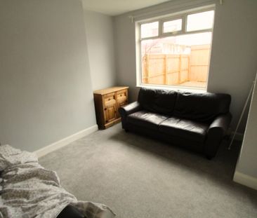 3 Bed Terraced House To Rent - Photo 2