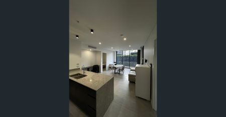 Furnished two bedroom apartment in Mascot with open outlook - Photo 3